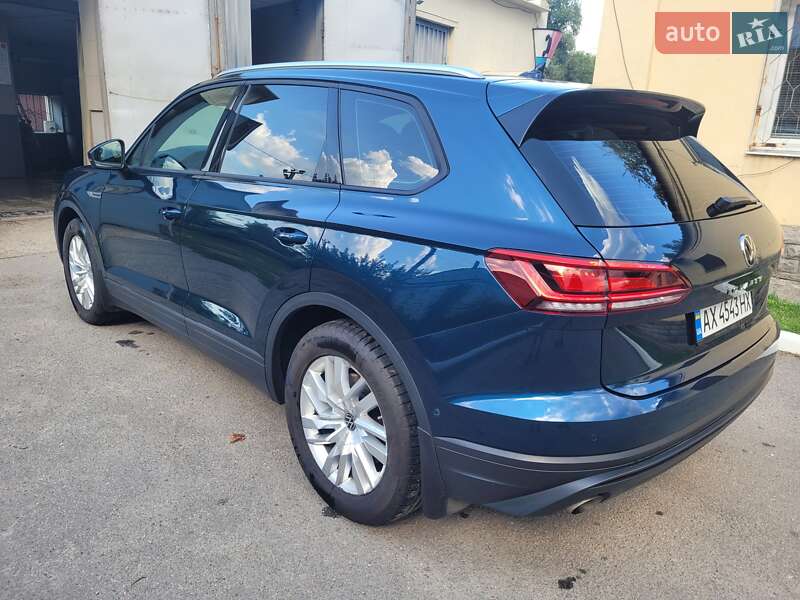 Внедорожник / Кроссовер Volkswagen Touareg 2020 в Киеве