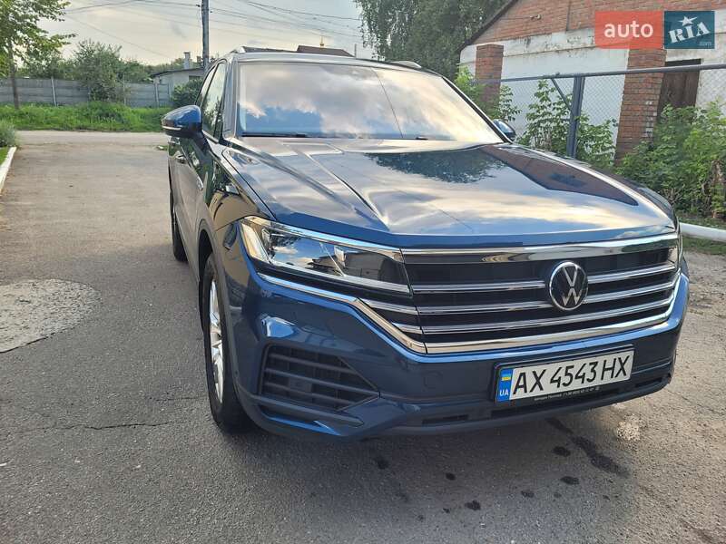 Внедорожник / Кроссовер Volkswagen Touareg 2020 в Киеве