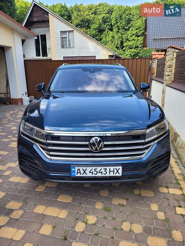 Внедорожник / Кроссовер Volkswagen Touareg 2020 в Киеве