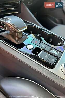 Внедорожник / Кроссовер Volkswagen Touareg 2021 в 