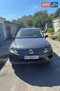 Внедорожник / Кроссовер Volkswagen Touareg 2015 в Запорожье