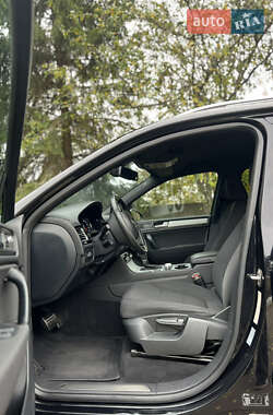 Внедорожник / Кроссовер Volkswagen Touareg 2013 в 