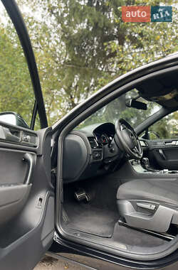 Внедорожник / Кроссовер Volkswagen Touareg 2013 в 