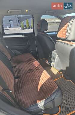 Внедорожник / Кроссовер Volkswagen Touareg 2013 в 