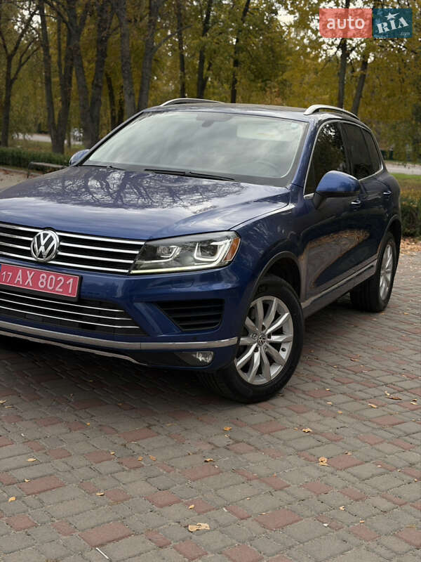 Внедорожник / Кроссовер Volkswagen Touareg 2017 в Лубнах