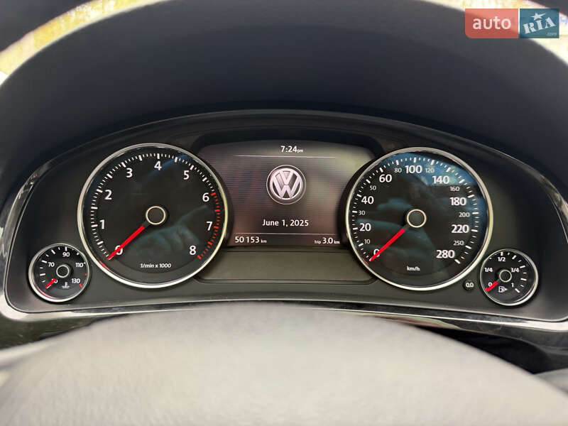 Внедорожник / Кроссовер Volkswagen Touareg 2017 в Лубнах