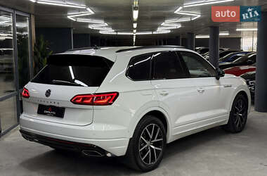Внедорожник / Кроссовер Volkswagen Touareg 2019 в 