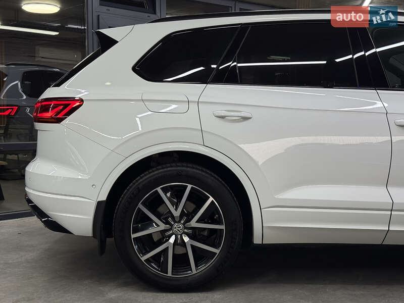 Позашляховик / Кросовер Volkswagen Touareg 2019 в Одесі