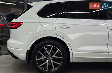 Внедорожник / Кроссовер Volkswagen Touareg 2019 в 