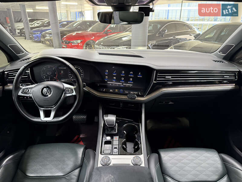 Позашляховик / Кросовер Volkswagen Touareg 2019 в Одесі