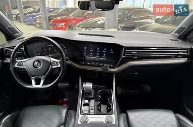 Внедорожник / Кроссовер Volkswagen Touareg 2019 в 