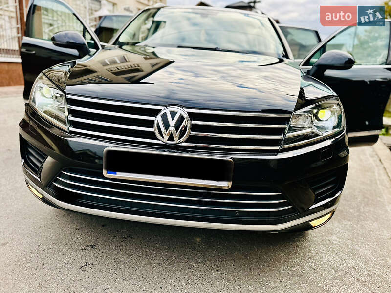 Внедорожник / Кроссовер Volkswagen Touareg 2015 в Грушево