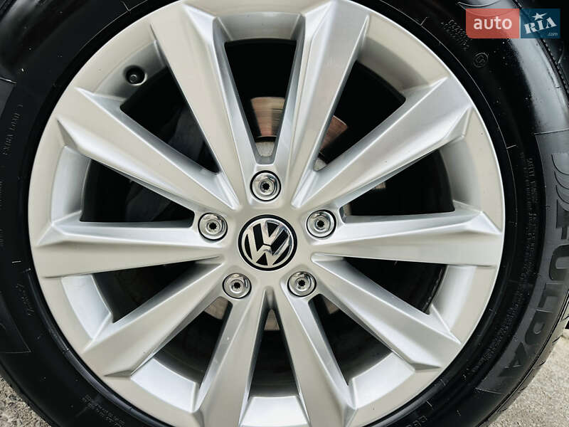 Внедорожник / Кроссовер Volkswagen Touareg 2015 в Грушево