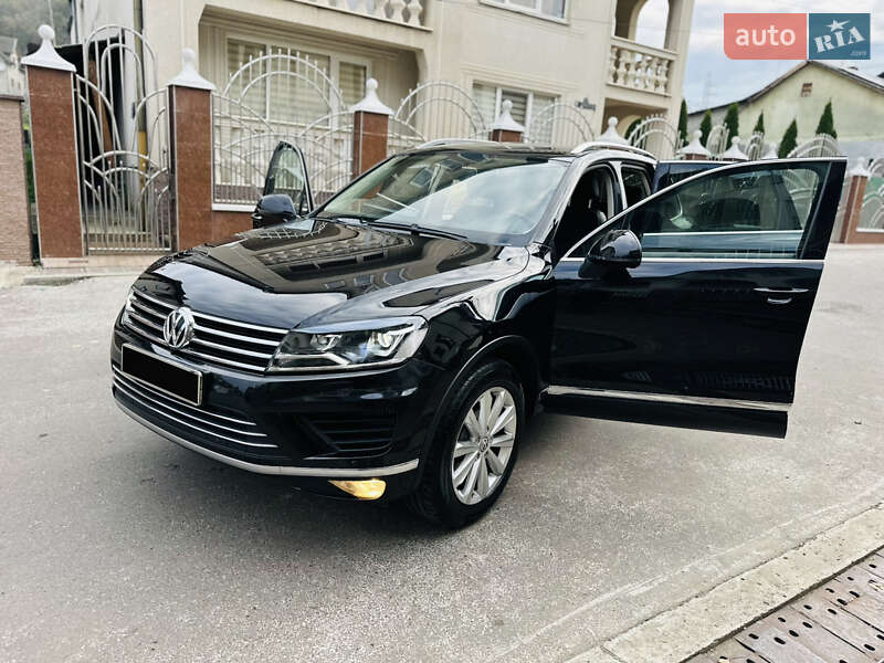 Внедорожник / Кроссовер Volkswagen Touareg 2015 в Грушево
