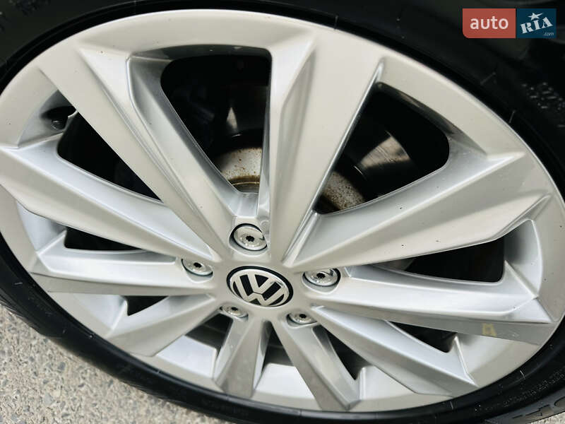 Внедорожник / Кроссовер Volkswagen Touareg 2015 в Грушево