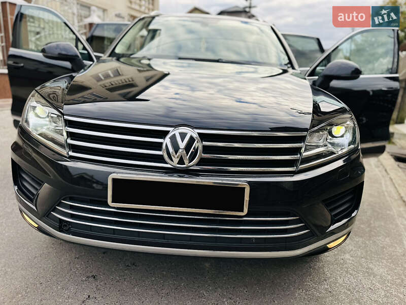 Внедорожник / Кроссовер Volkswagen Touareg 2015 в Грушево