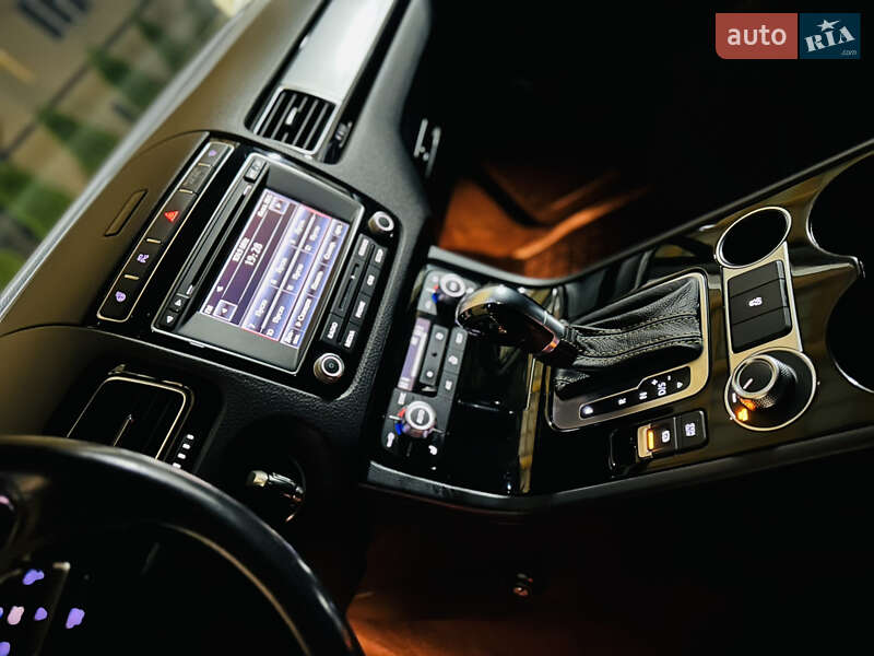 Внедорожник / Кроссовер Volkswagen Touareg 2015 в Грушево