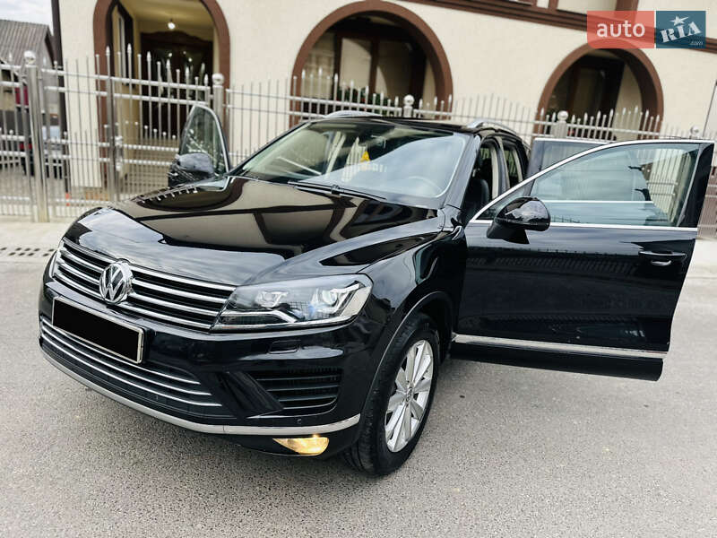 Внедорожник / Кроссовер Volkswagen Touareg 2015 в Грушево