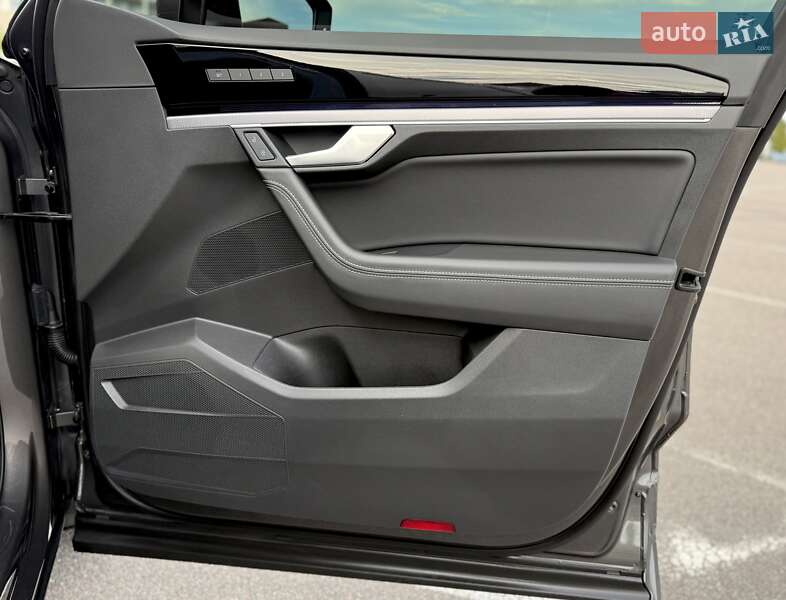 Внедорожник / Кроссовер Volkswagen Touareg 2023 в Киеве