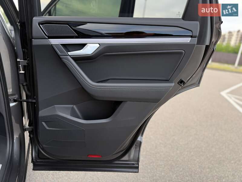 Внедорожник / Кроссовер Volkswagen Touareg 2023 в Киеве