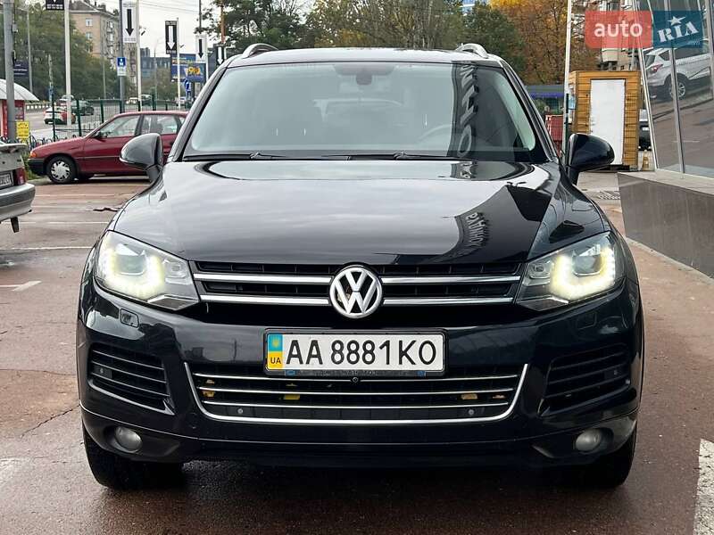 Позашляховик / Кросовер Volkswagen Touareg 2012 в Києві