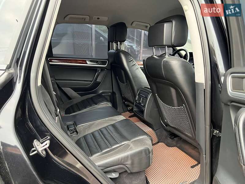 Позашляховик / Кросовер Volkswagen Touareg 2012 в Києві