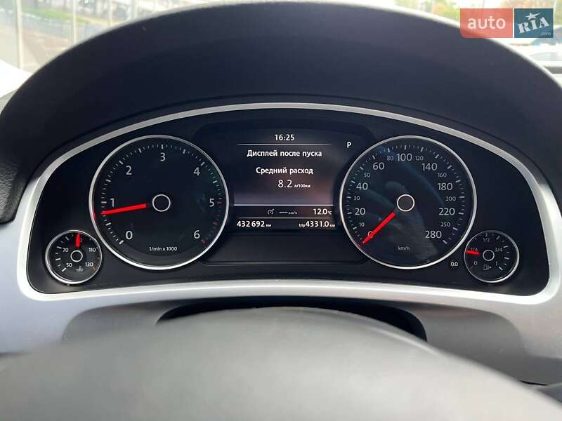 Позашляховик / Кросовер Volkswagen Touareg 2012 в Києві