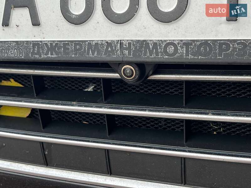 Позашляховик / Кросовер Volkswagen Touareg 2012 в Києві