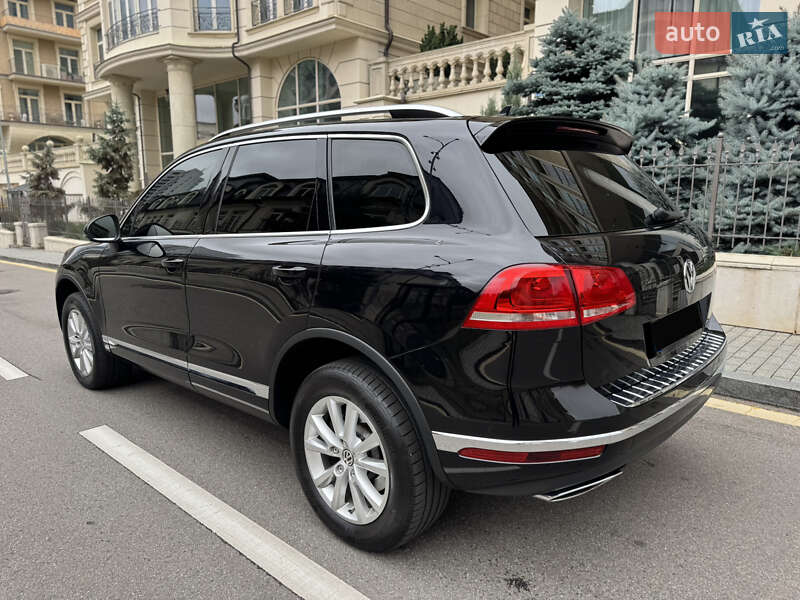 Позашляховик / Кросовер Volkswagen Touareg 2016 в Києві
