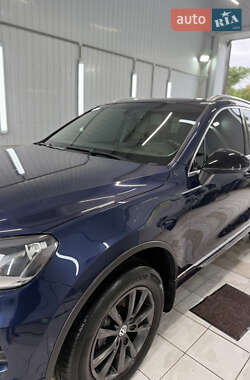 Позашляховик / Кросовер Volkswagen Touareg 2012 в 