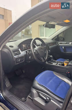 Позашляховик / Кросовер Volkswagen Touareg 2012 в 