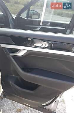 Внедорожник / Кроссовер Volkswagen Touareg 2020 в 