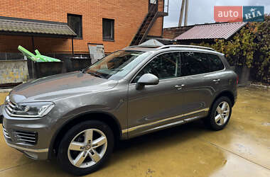Внедорожник / Кроссовер Volkswagen Touareg 2015 в 