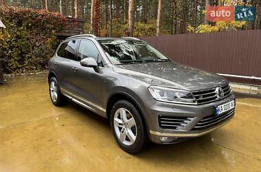 Внедорожник / Кроссовер Volkswagen Touareg 2015 в 