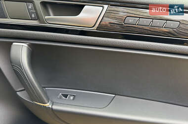 Внедорожник / Кроссовер Volkswagen Touareg 2015 в 