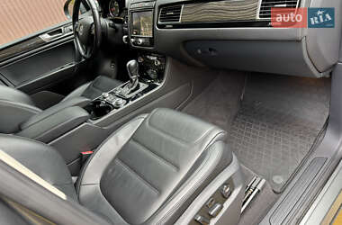 Внедорожник / Кроссовер Volkswagen Touareg 2015 в 