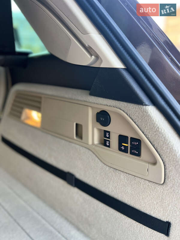 Внедорожник / Кроссовер Volkswagen Touareg 2012 в Харькове