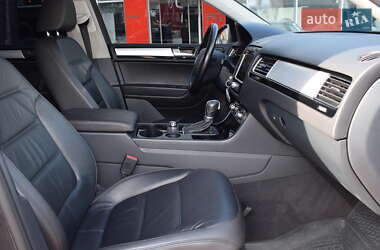 Внедорожник / Кроссовер Volkswagen Touareg 2014 в 