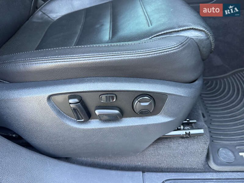 Позашляховик / Кросовер Volkswagen Touareg 2015 в Києві фото 34 Позашляховик / Кросовер Volkswagen Touareg 2015 в Києві