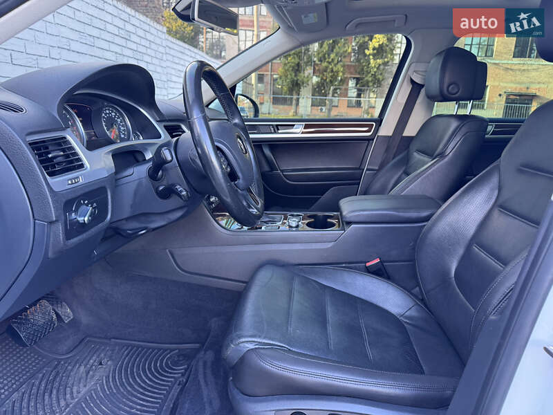 Позашляховик / Кросовер Volkswagen Touareg 2015 в Києві фото 37 Позашляховик / Кросовер Volkswagen Touareg 2015 в Києві