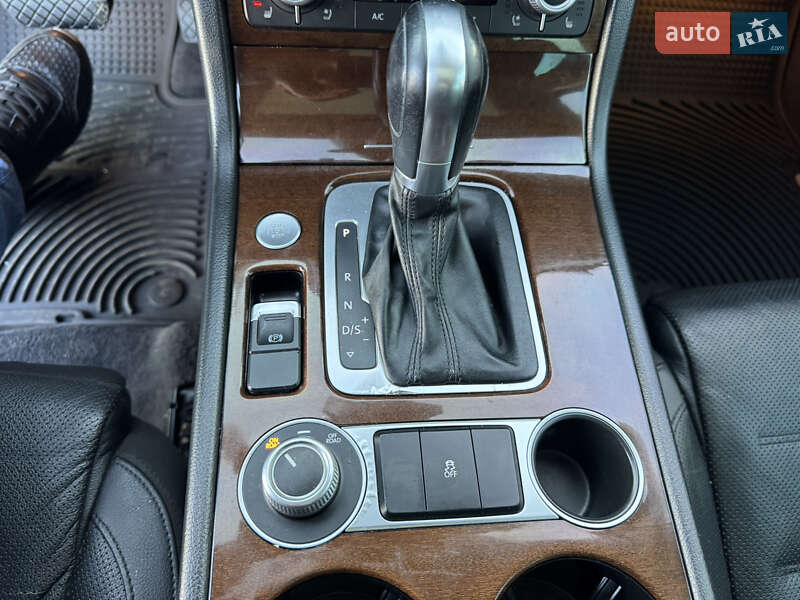 Позашляховик / Кросовер Volkswagen Touareg 2015 в Києві фото 45 Позашляховик / Кросовер Volkswagen Touareg 2015 в Києві