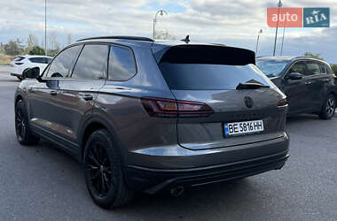 Внедорожник / Кроссовер Volkswagen Touareg 2018 в 
