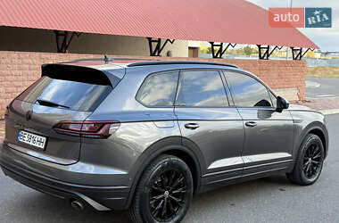 Внедорожник / Кроссовер Volkswagen Touareg 2018 в 