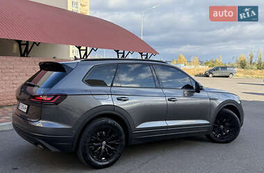 Внедорожник / Кроссовер Volkswagen Touareg 2018 в 