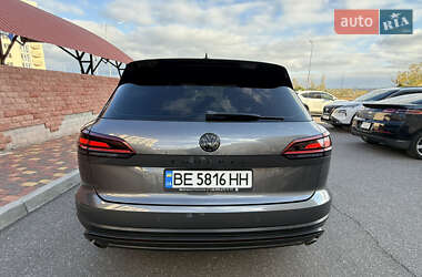 Внедорожник / Кроссовер Volkswagen Touareg 2018 в 