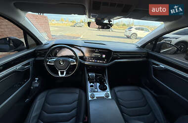 Внедорожник / Кроссовер Volkswagen Touareg 2018 в 