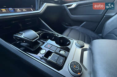 Внедорожник / Кроссовер Volkswagen Touareg 2018 в 
