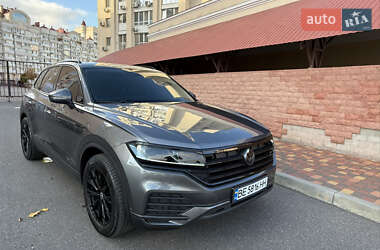 Внедорожник / Кроссовер Volkswagen Touareg 2018 в 