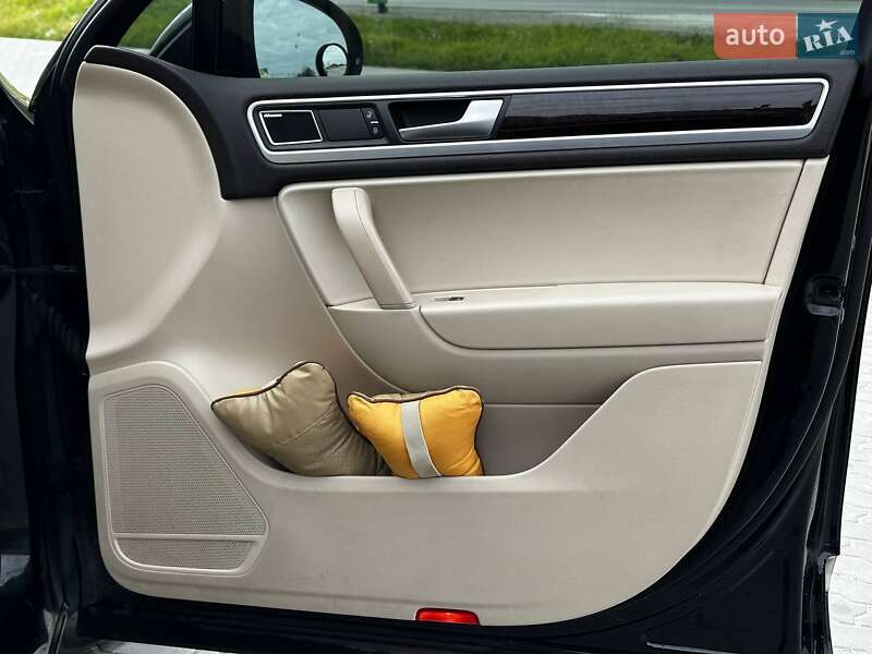 Позашляховик / Кросовер Volkswagen Touareg 2012 в Львові фото 35 Позашляховик / Кросовер Volkswagen Touareg 2012 в Львові