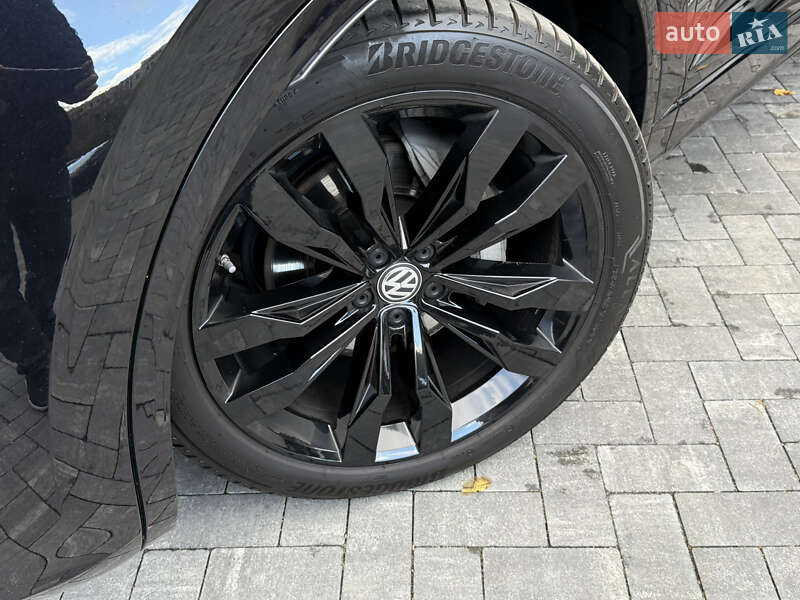 Внедорожник / Кроссовер Volkswagen Touareg 2020 в Киеве